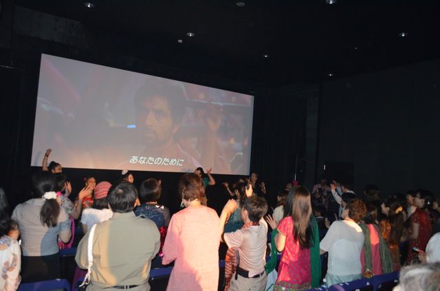 これがマサラ上映だ！観客も歌って踊るフォトギャラリー（21枚目）