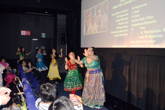 これがマサラ上映だ！観客も歌って踊るフォトギャラリー（22枚目）