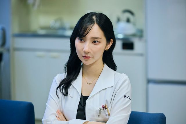 【ネタバレ】クセ強な医師・茶屋坂（ファーストサマーウイカ）メイン回　日曜劇場「19番目のカルテ」第5話（13枚目）