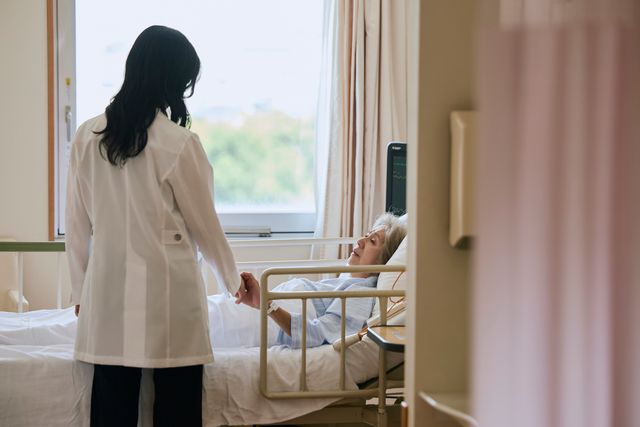 【ネタバレ】クセ強な医師・茶屋坂（ファーストサマーウイカ）メイン回　日曜劇場「19番目のカルテ」第5話（16枚目）