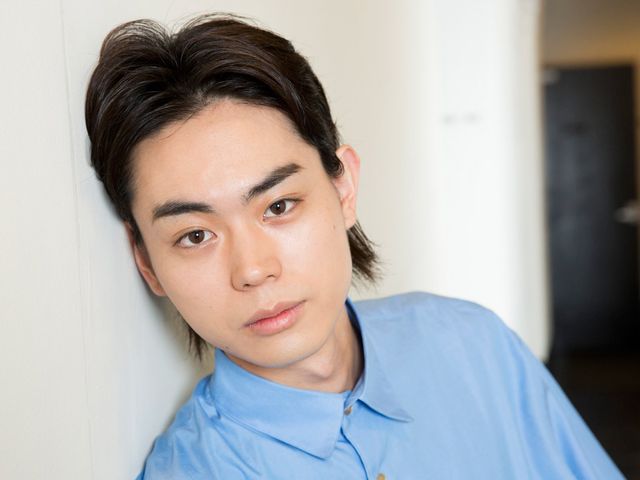 小栗旬が菅田将暉を壁ドン！【インタビューカット集】（2枚目）