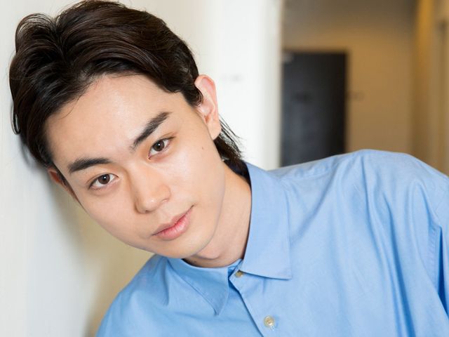 小栗旬が菅田将暉を壁ドン！【インタビューカット集】（3枚目）