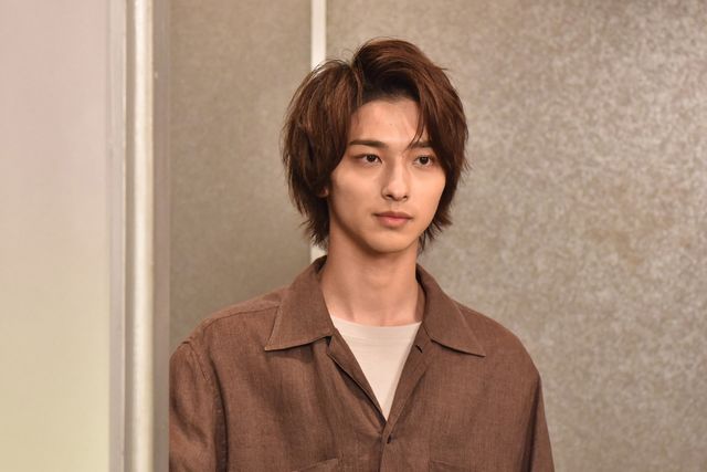 ドアの隙間から尾野ちゃん…！ドラマ「あなたの番です」17話場面カット（3枚目）