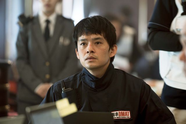 小栗旬×松坂桃李×池松壮亮×窪塚洋介、未知のウイルスに挑む…映画『フロントライン』場面写真（4枚目）