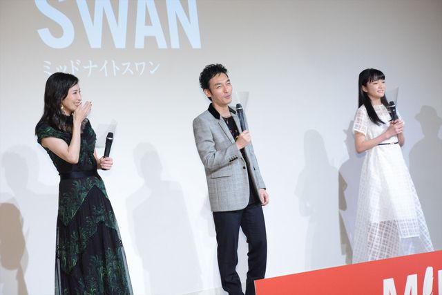 草なぎ剛、新人・服部樹咲を絶賛！『ミッドナイトスワン』世界初!!世界最長925秒予告編お披露目イベント（2枚目）