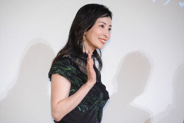 草なぎ剛、新人・服部樹咲を絶賛！『ミッドナイトスワン』世界初!!世界最長925秒予告編お披露目イベント（6枚目）