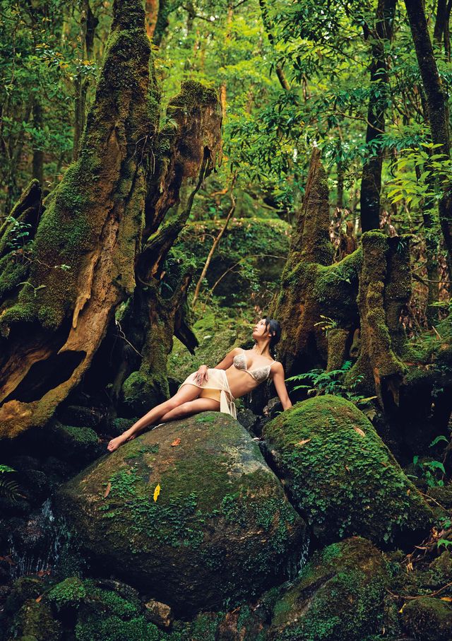 美しすぎる…菜々緒の最新写真集「DIVINE」（11枚目）