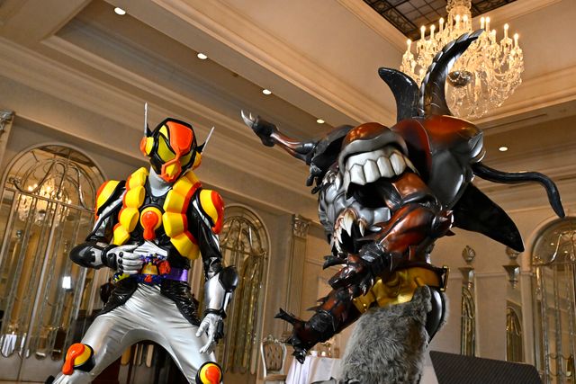 チョコルドを使い続ける絆斗…「仮面ライダーガヴ」第26話場面カット（2枚目）