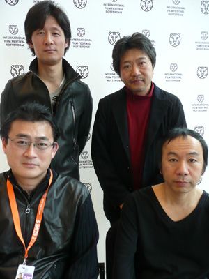 後列左から：李相日監督、是枝裕和監督、前列左から落合正幸監督、塚本晋也監督