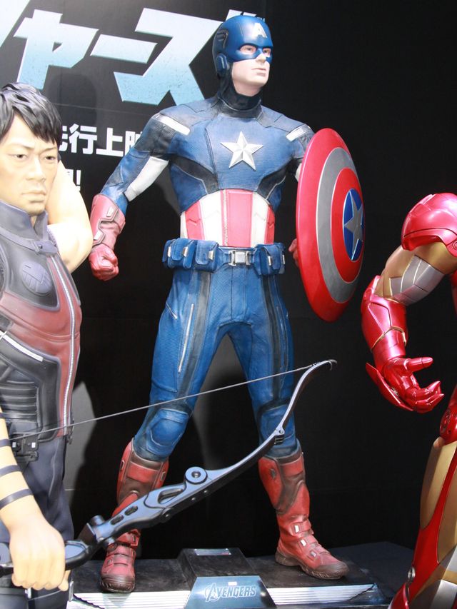 「アベンジャーズと宮迫の等身大フィギュア」のフォトギャラリー:フォトギャラリー