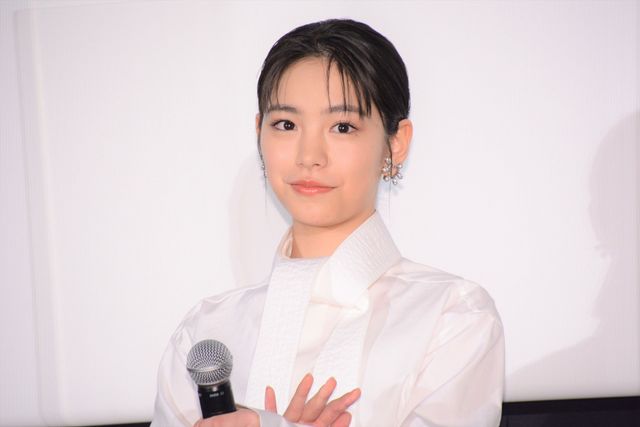 當真あみ、白ドレスで芦田愛菜＆宮崎あおいらと登場！：フォトギャラリー