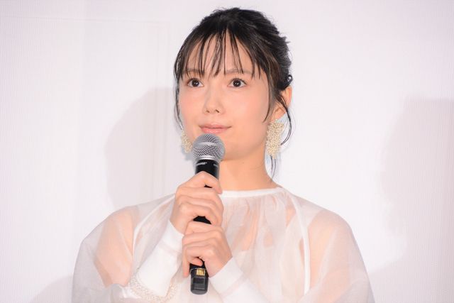 當真あみ、白ドレスで芦田愛菜＆宮崎あおいらと登場！（6枚目）