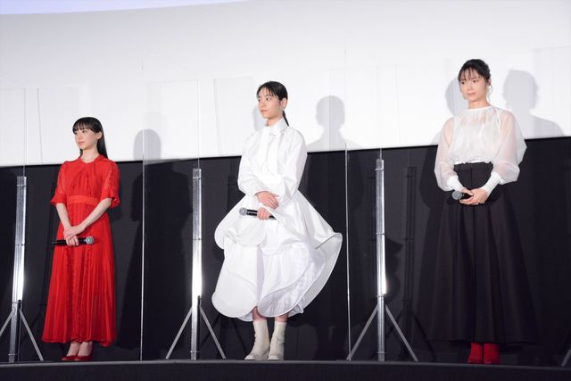 當真あみ、白ドレスで芦田愛菜＆宮崎あおいらと登場！（9枚目）