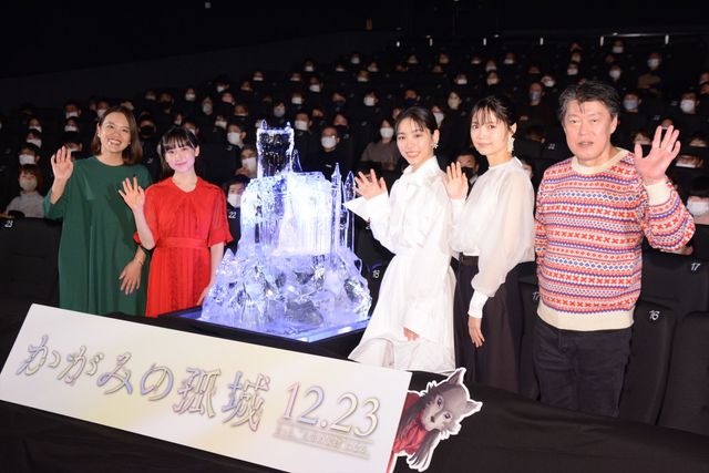 當真あみ、白ドレスで芦田愛菜＆宮崎あおいらと登場！（10枚目）