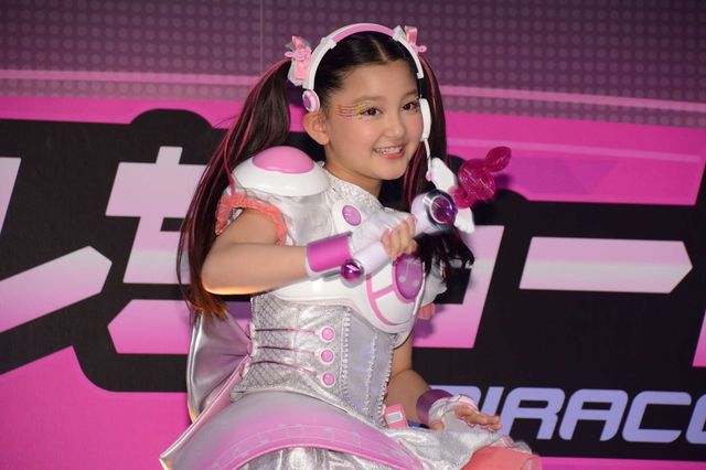 総監督は三池崇史監督だよ☆「アイドル×戦士 ミラクルちゅーんず！」製作発表記者会見フォトギャラリー（8枚目）