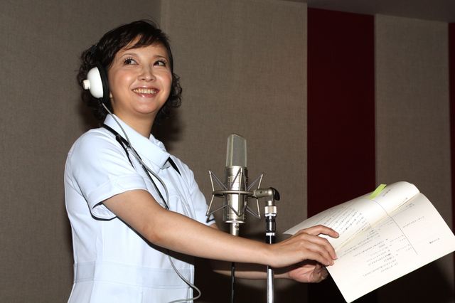 高橋由美子が白衣姿で登場！「ガーフィールド・ショー2」公開アフレコフォトギャラリー（2枚目）