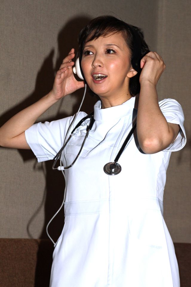 高橋由美子が白衣姿で登場！「ガーフィールド・ショー2」公開アフレコフォトギャラリー（3枚目）