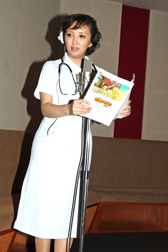 高橋由美子が白衣姿で登場！「ガーフィールド・ショー2」公開アフレコフォトギャラリー（7枚目）