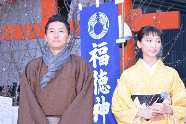 杏、3度目父娘役の松重豊とヒット祈願！フォトギャラリー（2枚目）