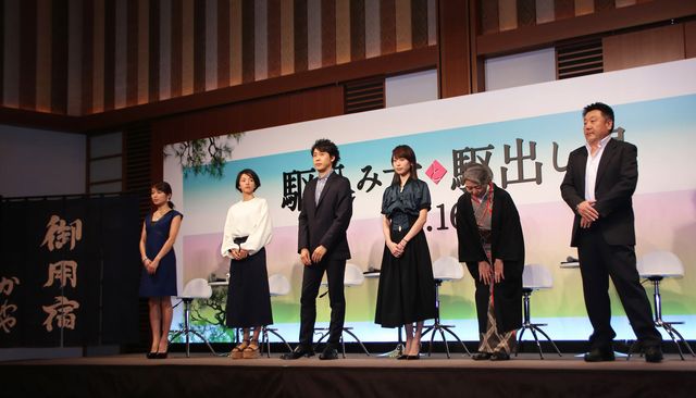 樹木希林の“暴走”に戸田恵梨香も爆笑！大泉洋の主演映画『駆込み女と駆出し男』完成報告会見【フォトギャラリー】（10枚目）