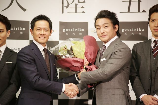 片岡愛之助＆尾上松也ら歌舞伎俳優5人がスーツで登場！フォトギャラリー（6枚目）