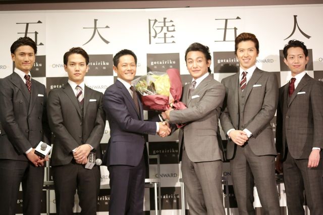 片岡愛之助＆尾上松也ら歌舞伎俳優5人がスーツで登場！フォトギャラリー（7枚目）