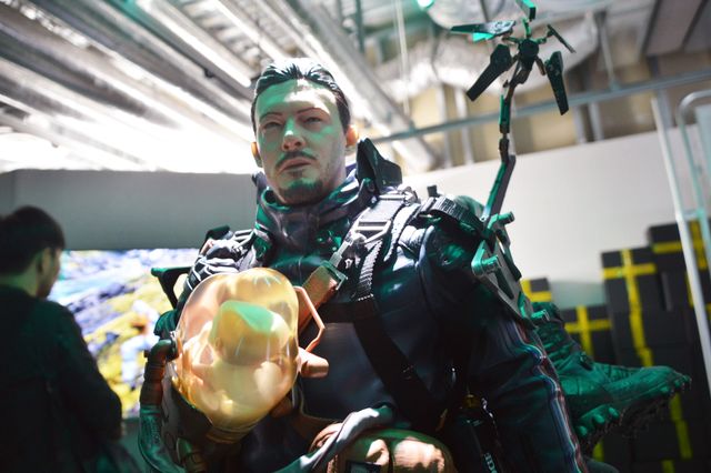 ルーデンスと記念撮影！「DEATH STRANDING 5th Anniversary Exhibition & Popup」メディア内覧会（3枚目）
