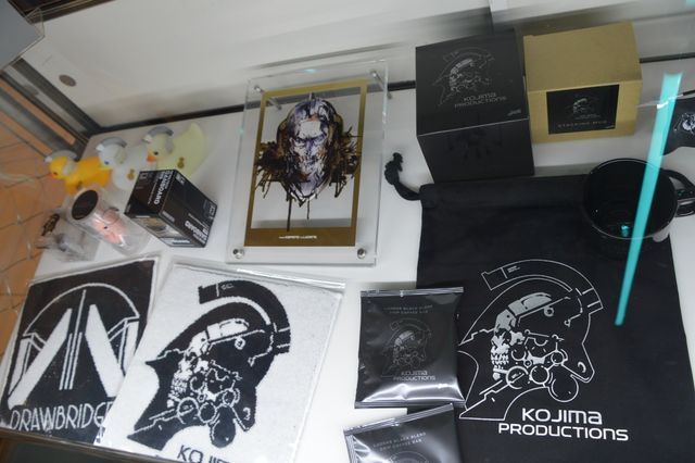 ルーデンスと記念撮影！「DEATH STRANDING 5th Anniversary Exhibition & Popup」メディア内覧会（16枚目）