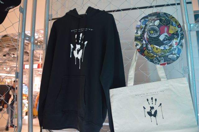 ルーデンスと記念撮影！「DEATH STRANDING 5th Anniversary Exhibition & Popup」メディア内覧会（17枚目）