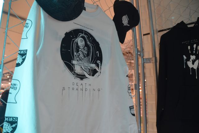 ルーデンスと記念撮影！「DEATH STRANDING 5th Anniversary Exhibition & Popup」メディア内覧会（18枚目）