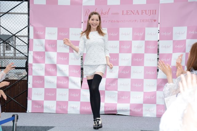 藤井リナが屋上でファッションショー！「RedyAzel by Honey Bunch」オープンイベント：フォトギャラリー