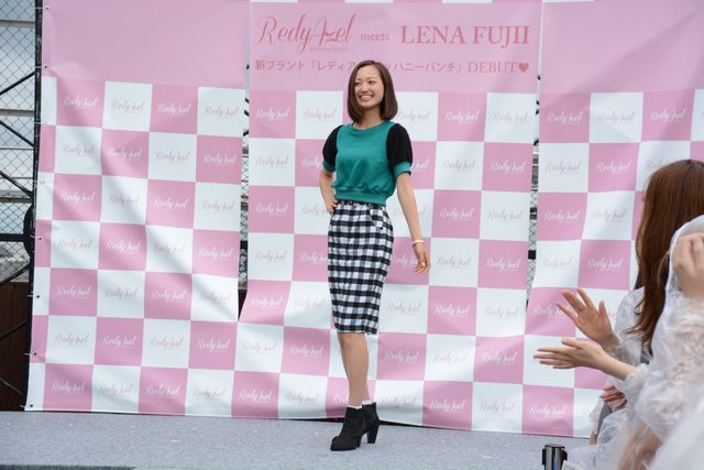 藤井リナが屋上でファッションショー！「RedyAzel by Honey Bunch」オープンイベント（5枚目）