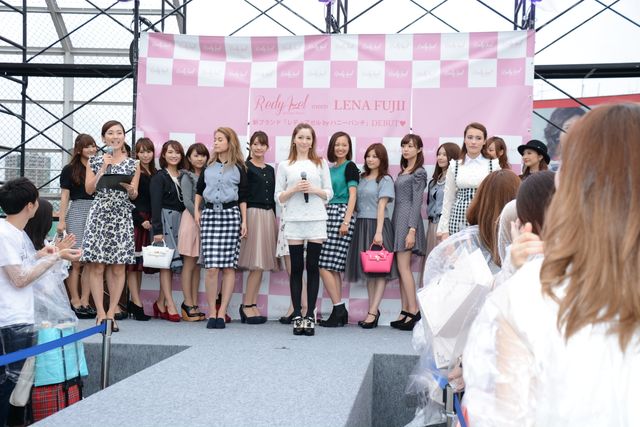 藤井リナが屋上でファッションショー！「RedyAzel by Honey Bunch」オープンイベント（10枚目）