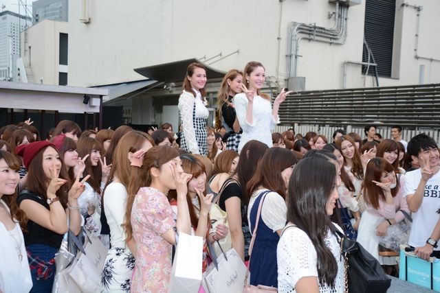 藤井リナが屋上でファッションショー！「RedyAzel by Honey Bunch」オープンイベント（13枚目）