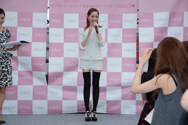 藤井リナが屋上でファッションショー！「RedyAzel by Honey Bunch」オープンイベント（14枚目）