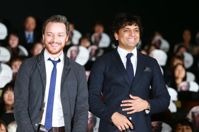 ジェームズ・マカヴォイ、日本のファンに笑顔で握手サービス！（4枚目）