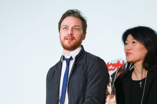 ジェームズ・マカヴォイ、日本のファンに笑顔で握手サービス！（7枚目）