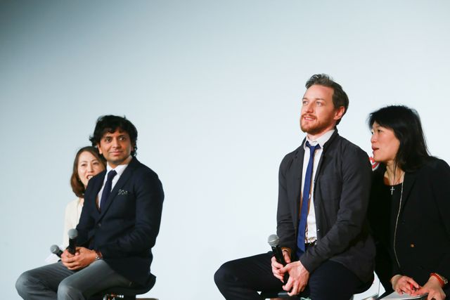 ジェームズ・マカヴォイ、日本のファンに笑顔で握手サービス！（8枚目）