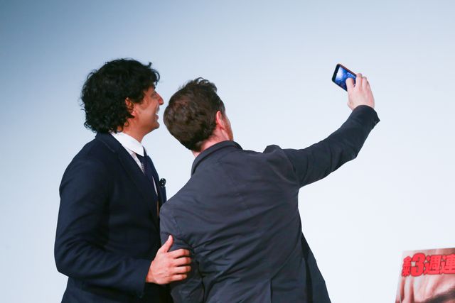 ジェームズ・マカヴォイ、日本のファンに笑顔で握手サービス！（12枚目）