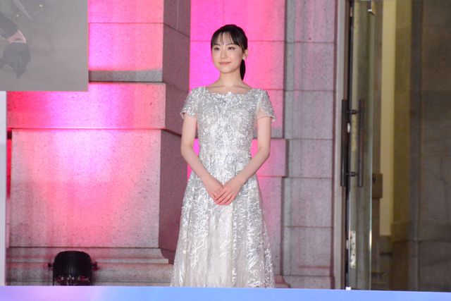 芦田愛菜がまるで王女！岡田将生、染谷将太らと『果てしなきスカーレット』ジャパンプレミアへ（6枚目）