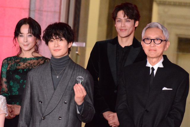 芦田愛菜がまるで王女！岡田将生、染谷将太らと『果てしなきスカーレット』ジャパンプレミアへ（12枚目）