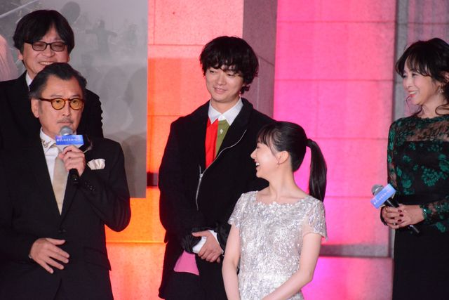 芦田愛菜がまるで王女！岡田将生、染谷将太らと『果てしなきスカーレット』ジャパンプレミアへ（13枚目）