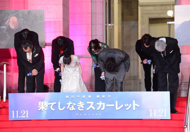 芦田愛菜がまるで王女！岡田将生、染谷将太らと『果てしなきスカーレット』ジャパンプレミアへ（18枚目）