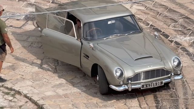 人気スパイ映画『007』シリーズ第25作となる『No Time to Die(死ぬ時間はない)』のカーチェイスシーンが、世界遺産の洞窟住居で有名なイタリア南部の街マテーラで撮影された。画像はビデオから