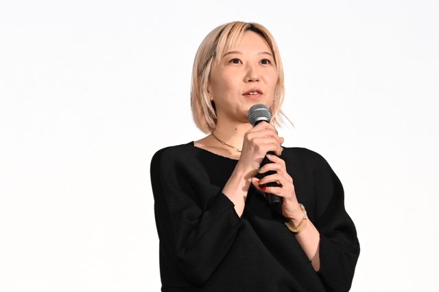 井口理（King Gnu）黒コーデで深川麻衣と登壇！『逃げろお嬢さん』完成披露舞台挨拶の様子（17枚目）