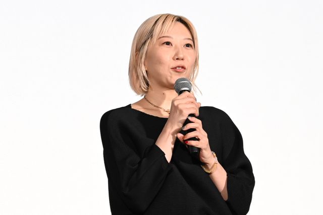 井口理（King Gnu）黒コーデで深川麻衣と登壇！『逃げろお嬢さん』完成披露舞台挨拶の様子（18枚目）
