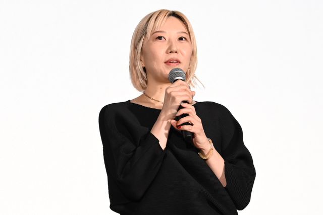 井口理（King Gnu）黒コーデで深川麻衣と登壇！『逃げろお嬢さん』完成披露舞台挨拶の様子（19枚目）
