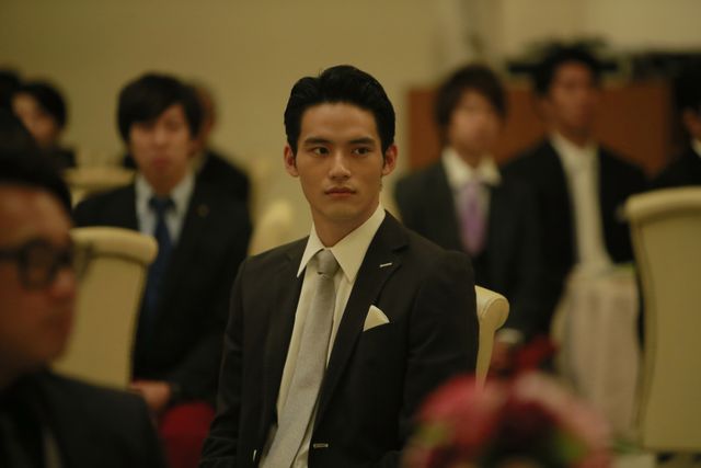 岡田健史、制服姿がカッコイイ！ドラマ「フォローされたら終わり」場面カット：フォトギャラリー