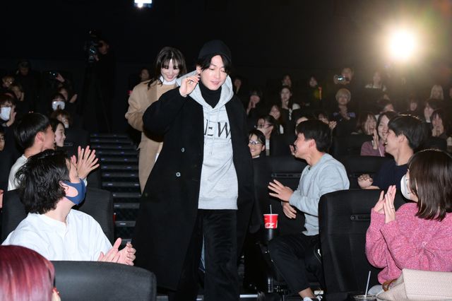 永野芽郁＆佐藤健が完全シークレットでサプライズ！（2枚目）