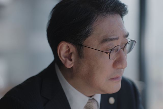 『白鳥とコウモリ』三浦友和＆中村芝翫キャラクター写真ほか（2枚目）